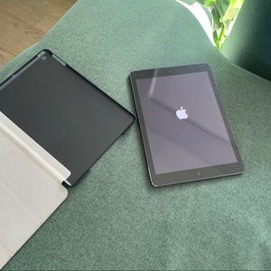 [Sold on Merc] Apple iPad Air 1st Gen 32 GB (Wi-Fi + Cellular)